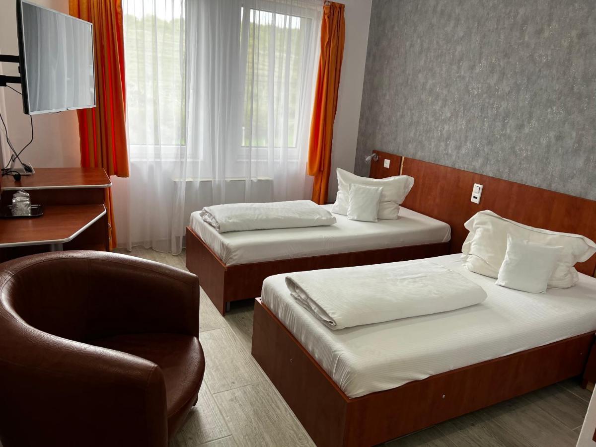 Silver Hotel Oradea Bagian luar foto