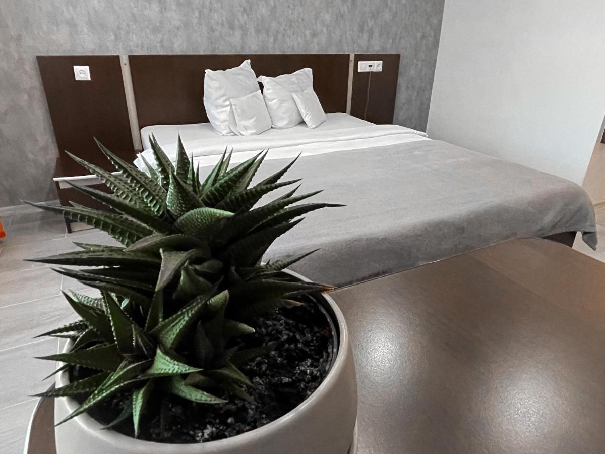 Silver Hotel Oradea Bagian luar foto