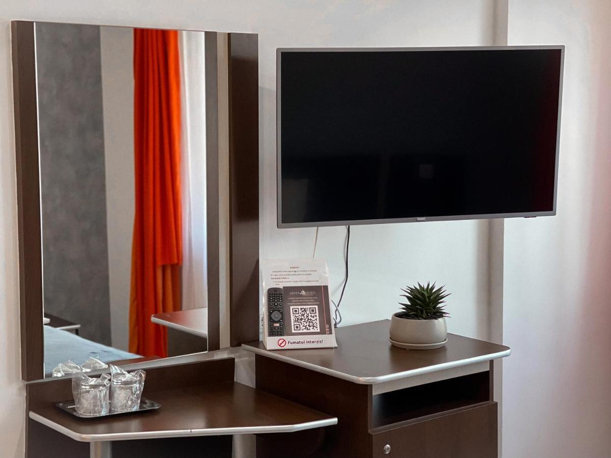 Silver Hotel Oradea Bagian luar foto