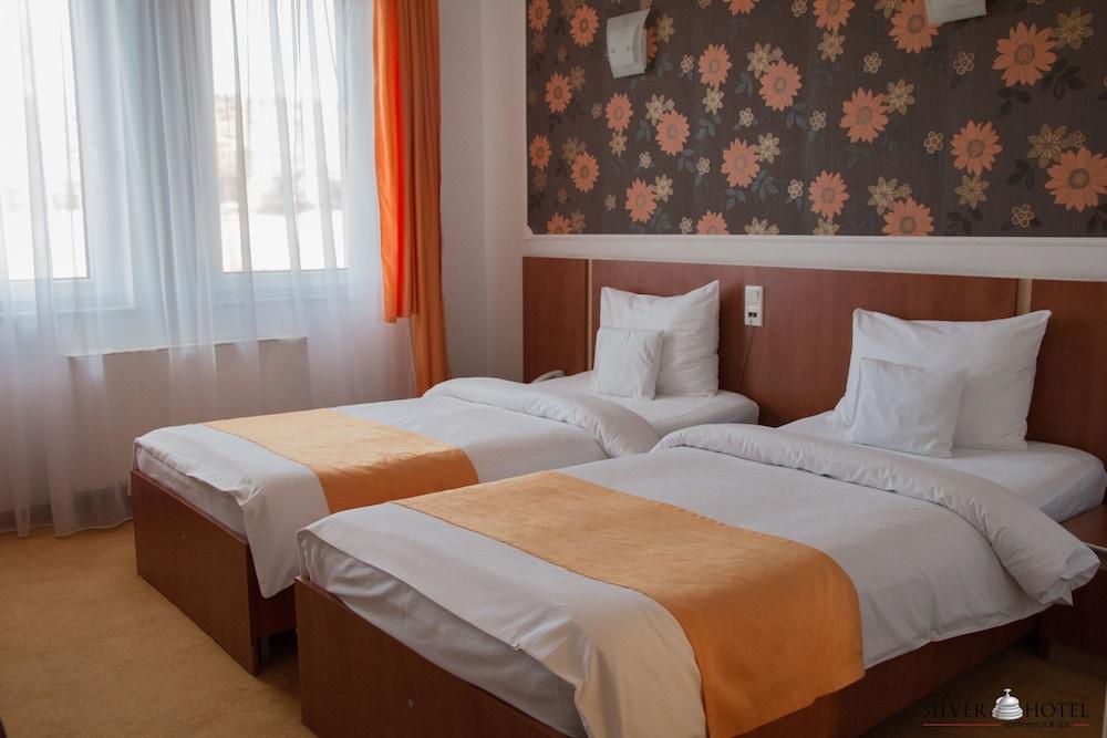 Silver Hotel Oradea Bagian luar foto
