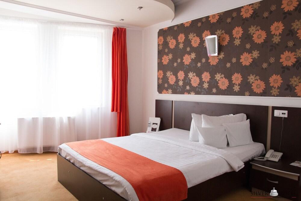 Silver Hotel Oradea Bagian luar foto