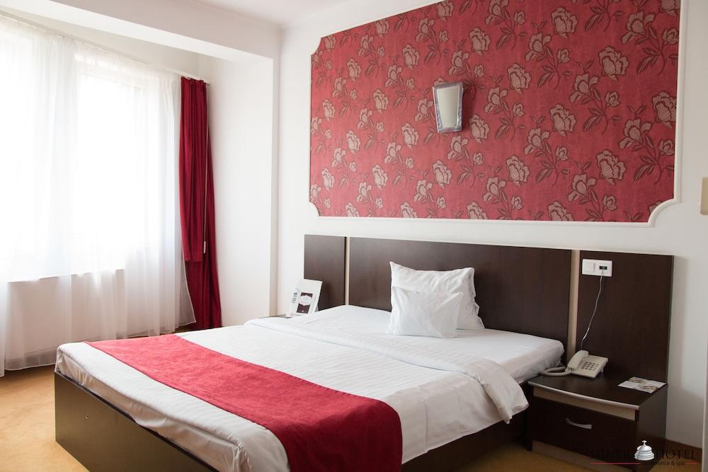 Silver Hotel Oradea Bagian luar foto
