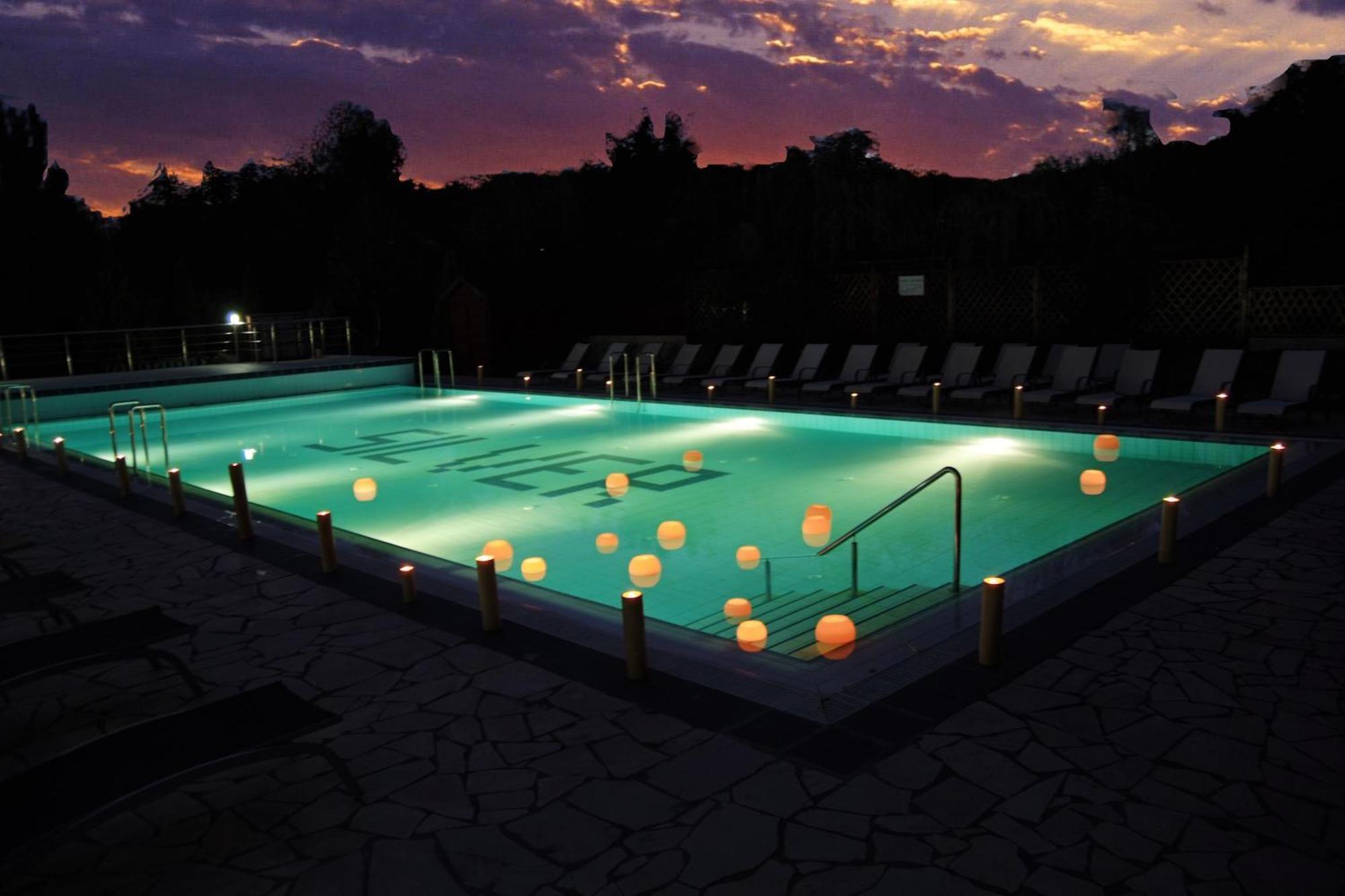 Silver Hotel Oradea Bagian luar foto