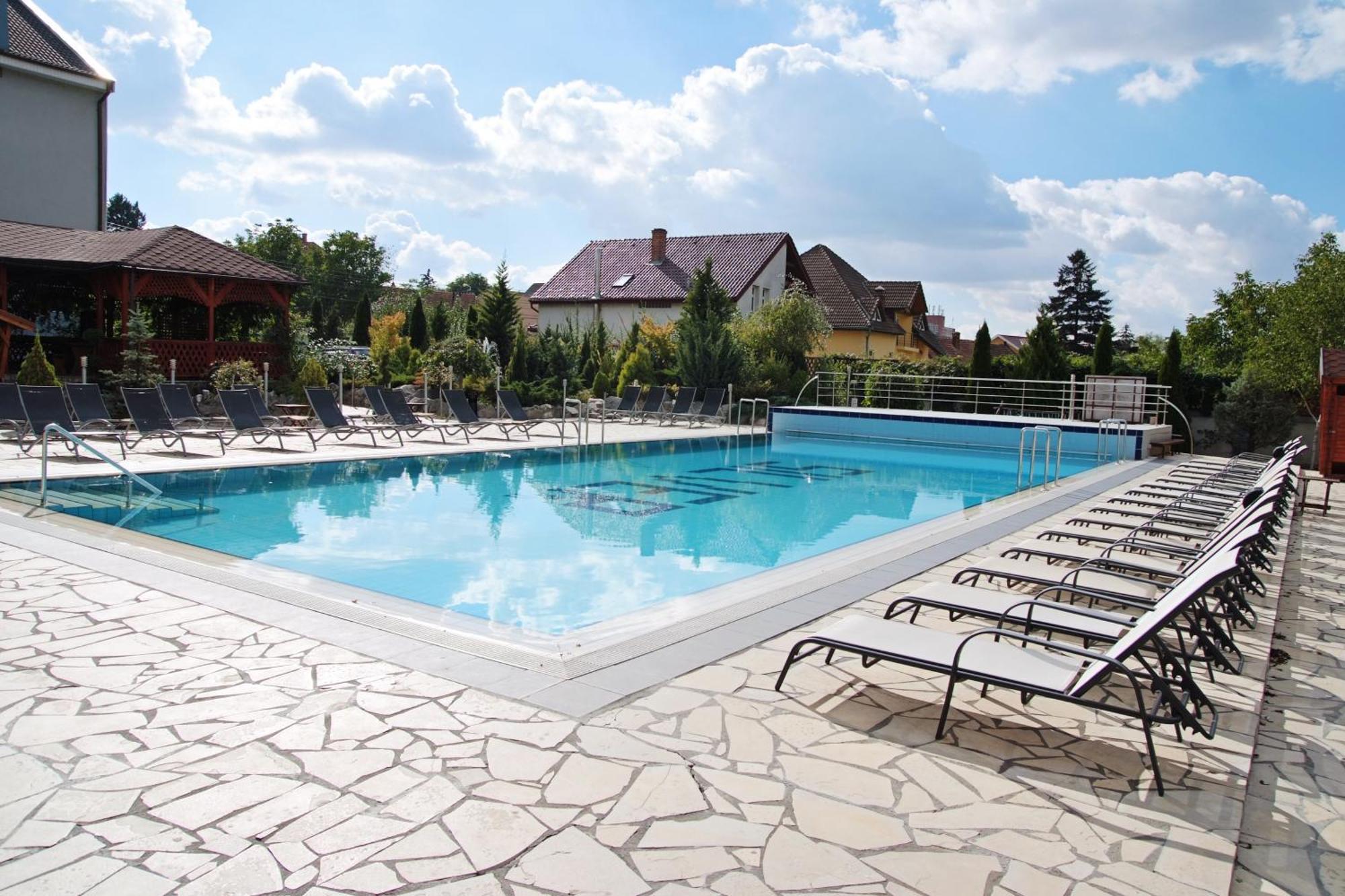 Silver Hotel Oradea Bagian luar foto