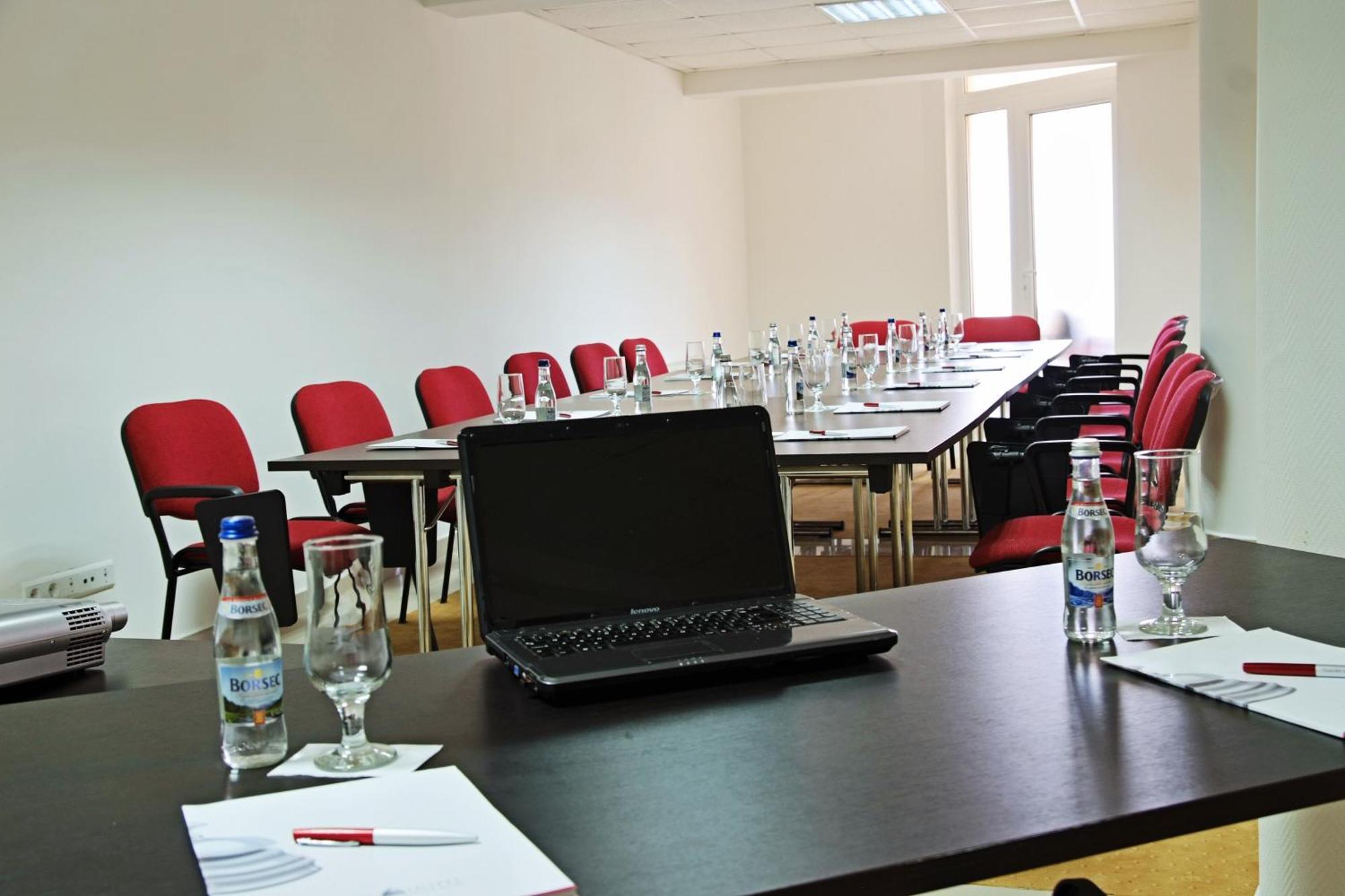 Silver Hotel Oradea Bagian luar foto