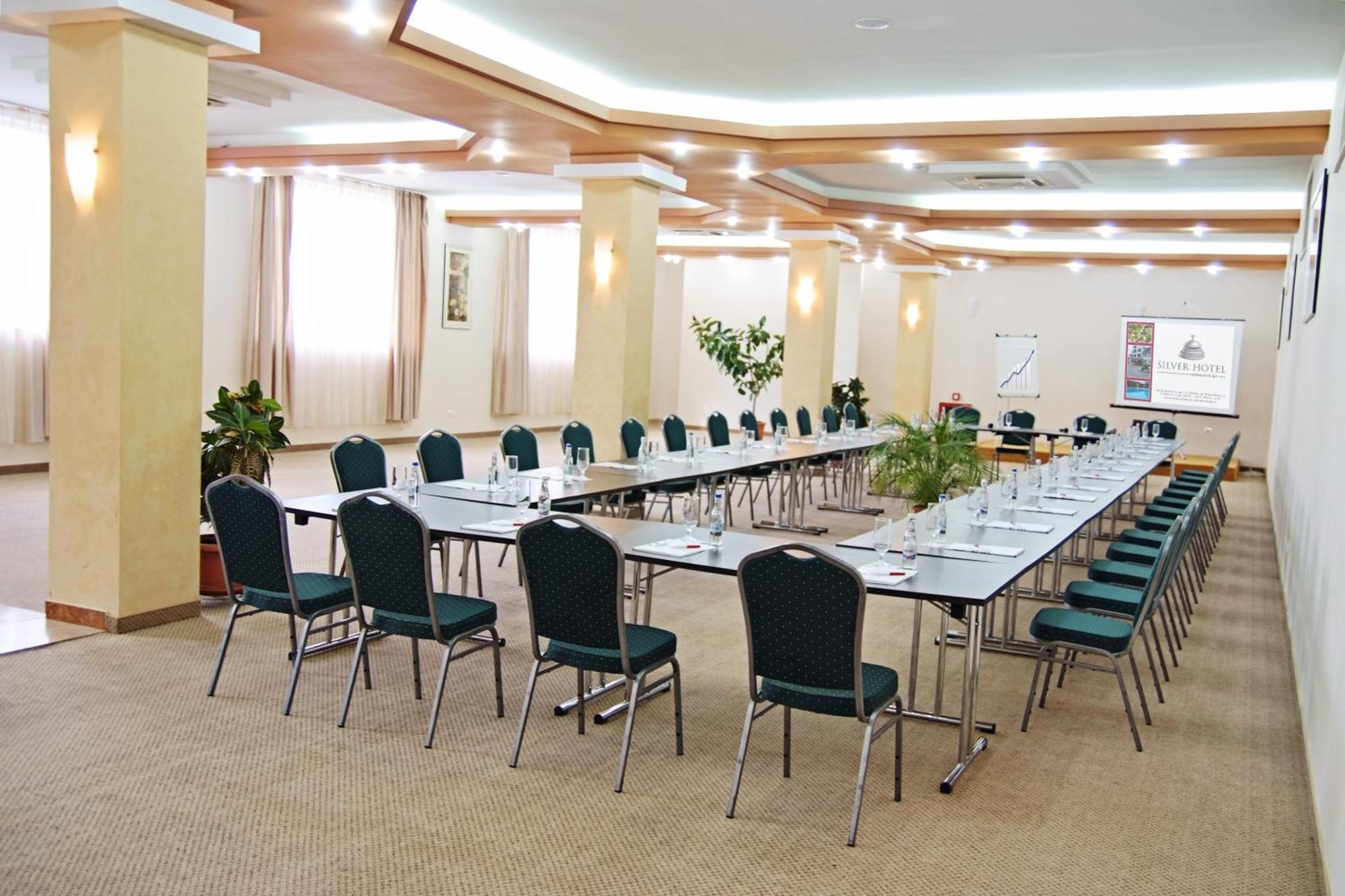Silver Hotel Oradea Bagian luar foto
