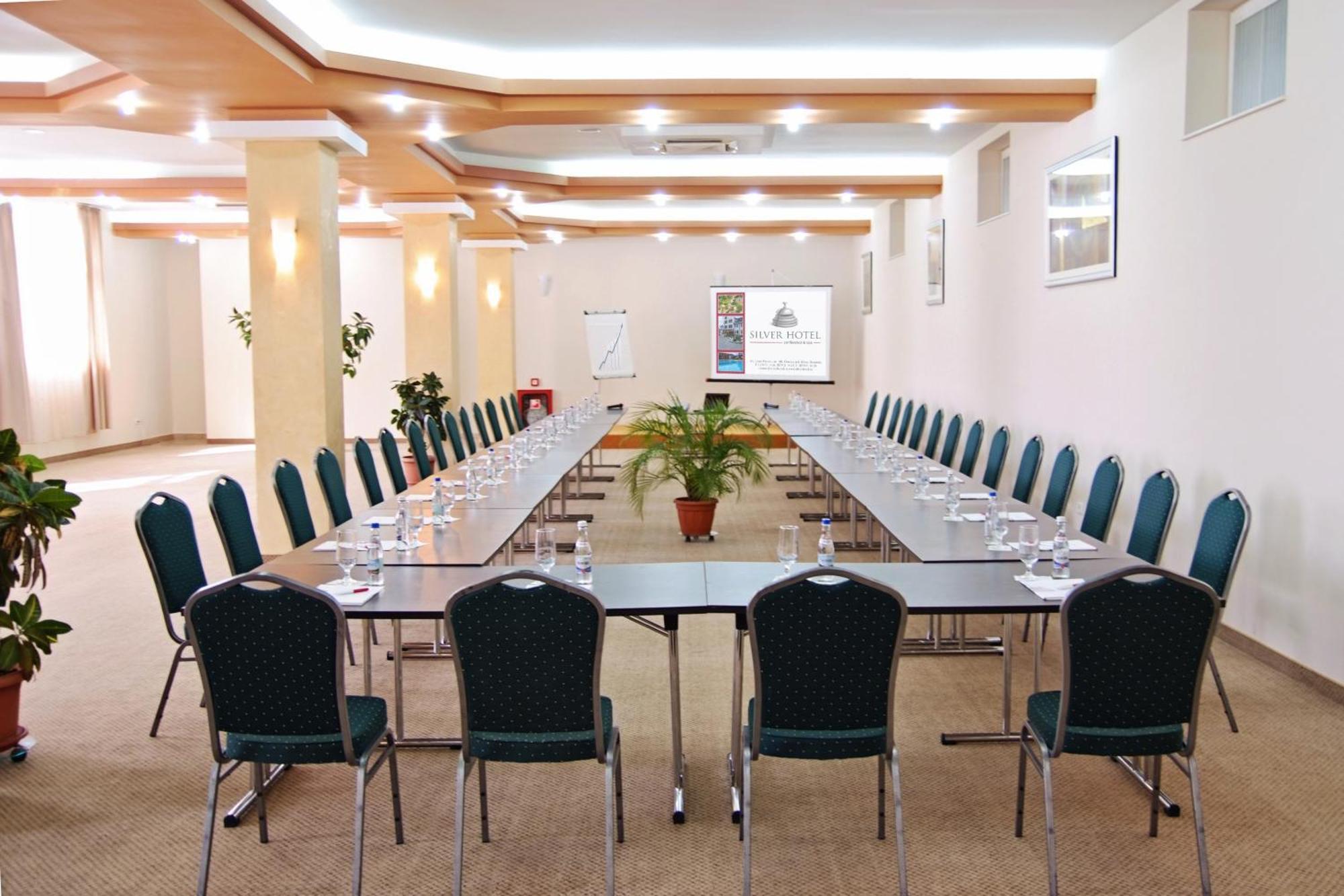 Silver Hotel Oradea Bagian luar foto