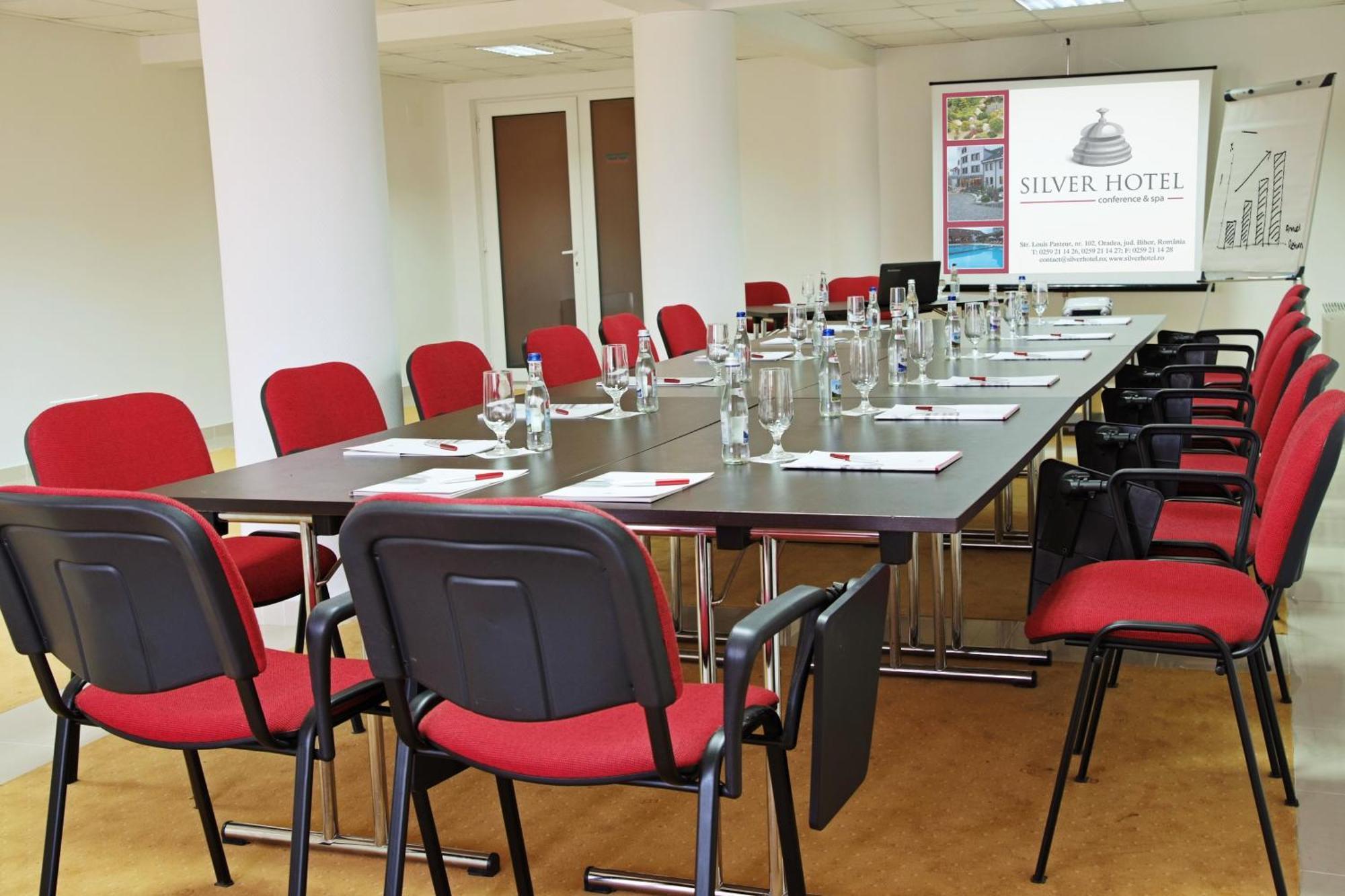 Silver Hotel Oradea Bagian luar foto