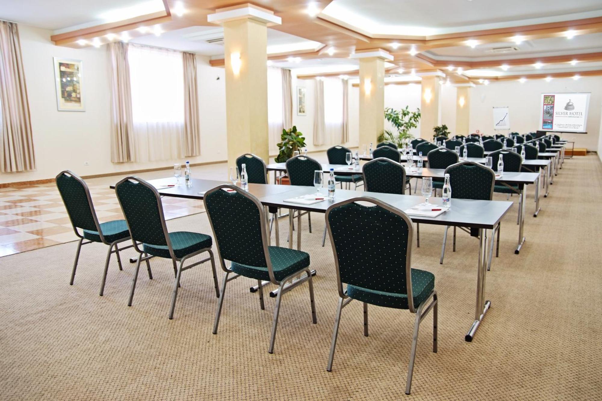 Silver Hotel Oradea Bagian luar foto
