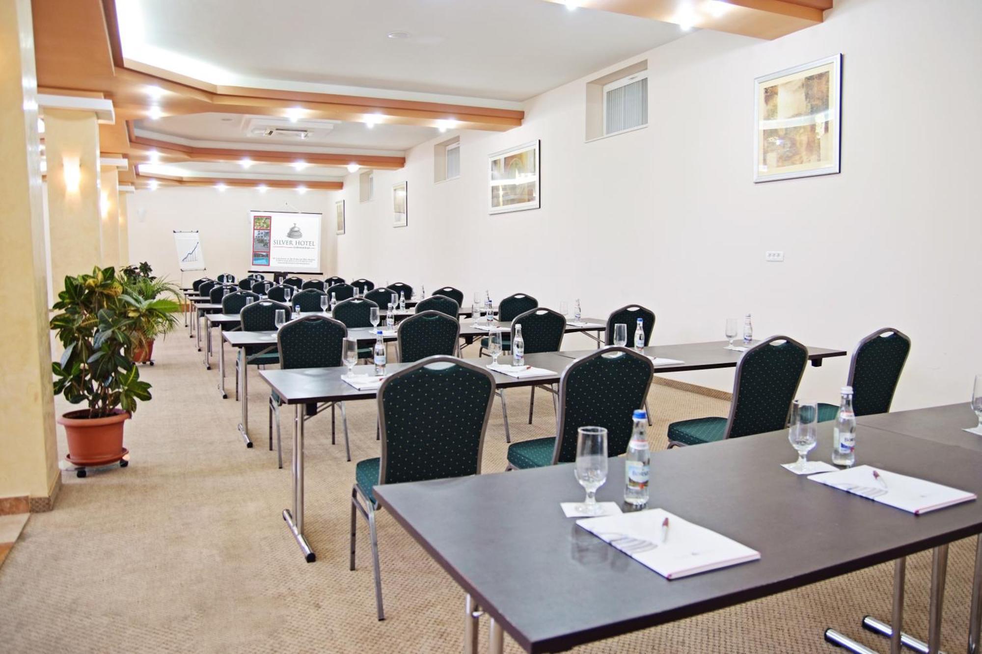 Silver Hotel Oradea Bagian luar foto