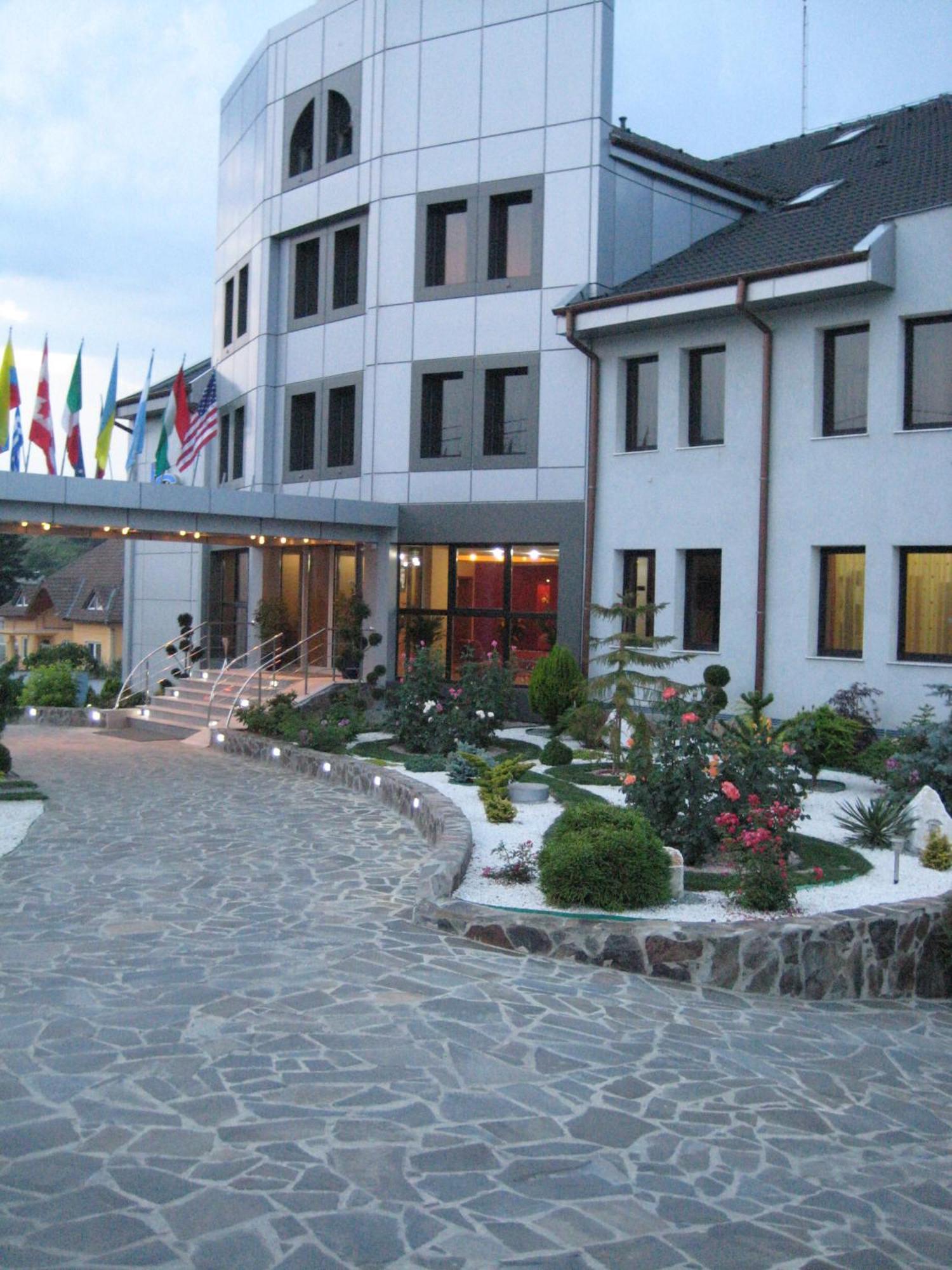 Silver Hotel Oradea Bagian luar foto
