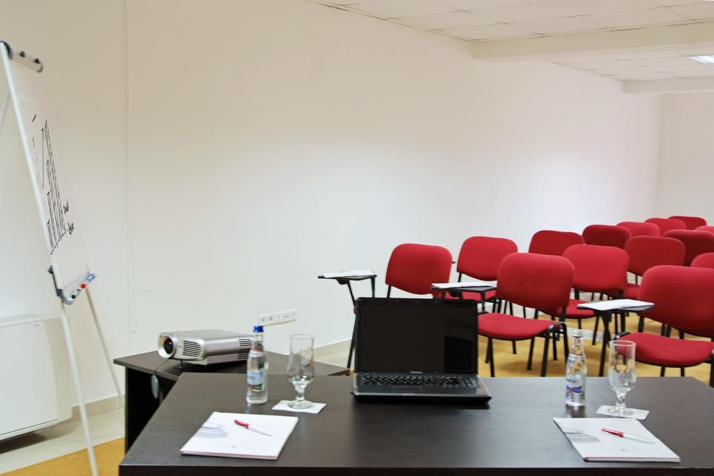 Silver Hotel Oradea Bagian luar foto
